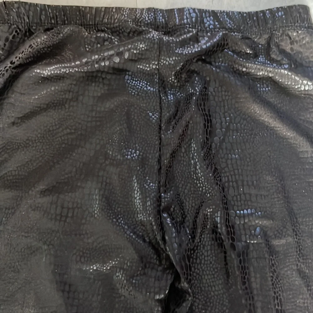 Bebe   Leggings  Tights  2B  Black Snakeskin patterned  NWT          Size S
